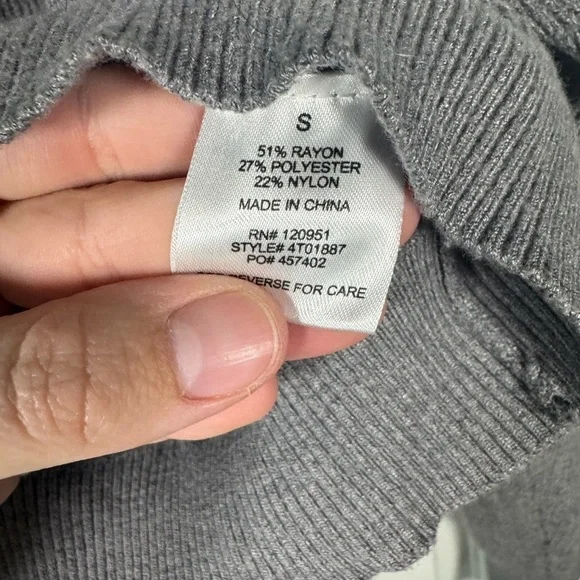 Stone + Sage Cropped Ribbed Charcoal Gray Long Sleeve Sweater Size Small - Picture 5 of 6